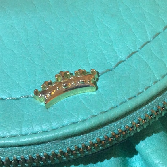 I love this Juicy Couture purse! Teal color - Picture 2 of 8